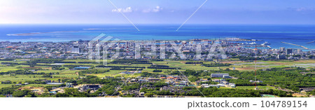 Observatory overlooking the emerald sea (Sunny October, Ishigaki Island) 104789154