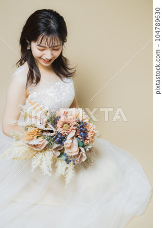 bride beige back 104789630