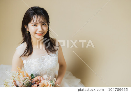 bride beige back bride beige back 104789635