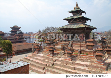 尼泊爾世界文化遺產南亞加德滿都谷地塔萊珠寺,三層塔樓在杜巴廣場上格外引人注目 尼泊爾世界文化遺產南亞加德滿都谷地塔萊珠寺,三層塔樓在杜巴廣場上格外引人注目 104789666