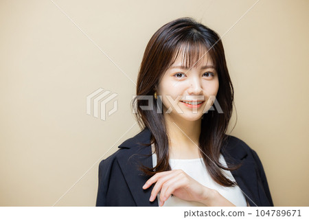 女商人米色包包 女商人米色包包 104789671