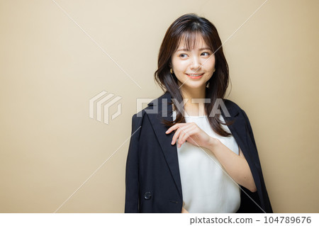 Business woman beige bag Business woman beige bag 104789676