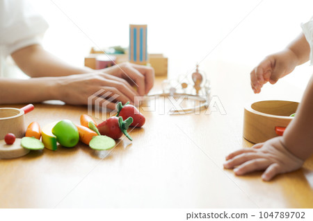 Photo of parent and child playing with toys Photo of parent and child playing with toys 104789702