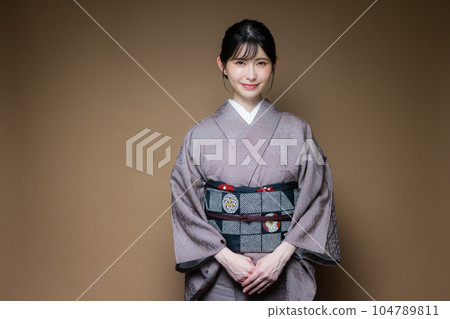 純灰色和服 和服 104789811
