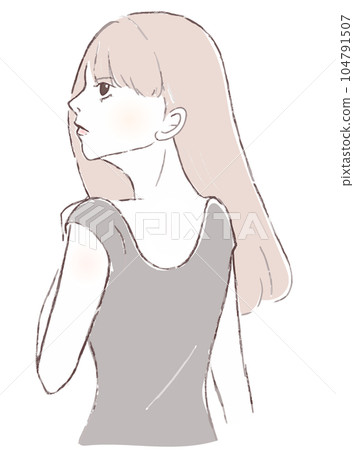 仰視某個角度 一位女士凝視著大型展示品 一件色彩細緻的寬背連衣裙 仰視某個角度 一位女士凝視著大型展示品 一件色彩細緻的寬背連衣裙 104791507