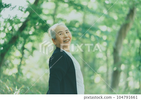 翠綠 鮮綠 女生 104791661