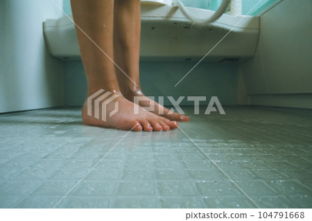 feet, paw, foot 104791668