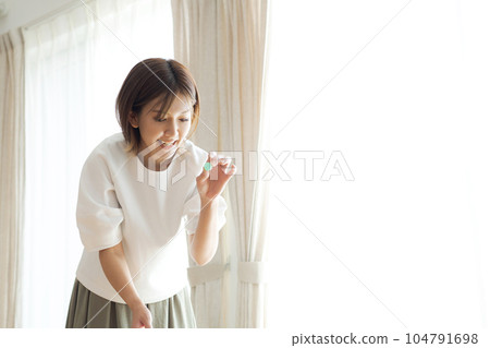 photo of smiling mom 104791698