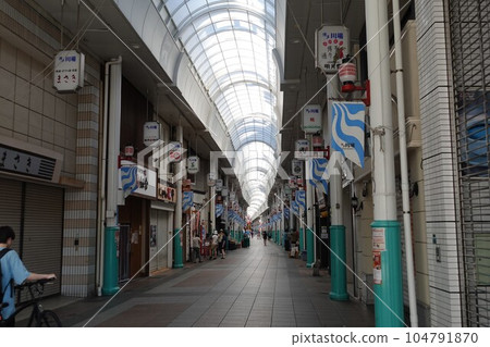 博多川端商店街後面的山笠 博多川端商店街後面的山笠 104791870