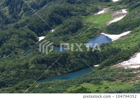 Kogen Marsh looking down from Takanegahara (Hokkaido / Daisetsuzan) 104794352