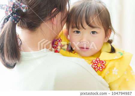 穿著七五山和服的少女肖像 104794987