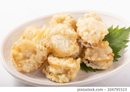 scallop tempura 104795523