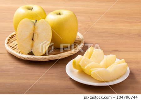 Shinano Gold Yellow Apple Shinano Gold Yellow Apple 104796744