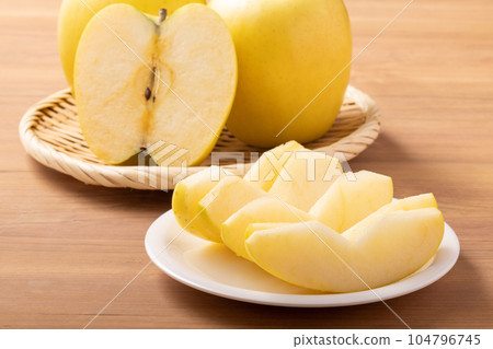 Shinano Gold Yellow Apple 104796745