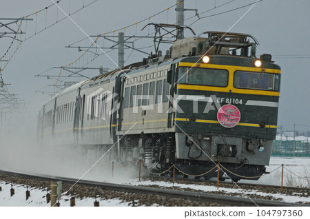 Hokuriku Main Line Mikawa - Kaga Kasama JR West EF81-104 (Tsuruga) + 24 Series Twilight Express Hokuriku Main Line Mikawa - Kaga Kasama JR West EF81-104 (Tsuruga) + 24 Series Twilight Express 104797360