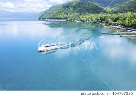 Aerial view of Lake Shikotsu in summer (sightseeing boat) Aerial view of Lake Shikotsu in summer (sightseeing boat) 104797880
