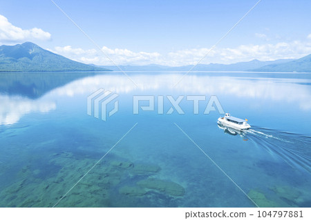 夏季鳥瞰支笏湖（觀光船） 104797881