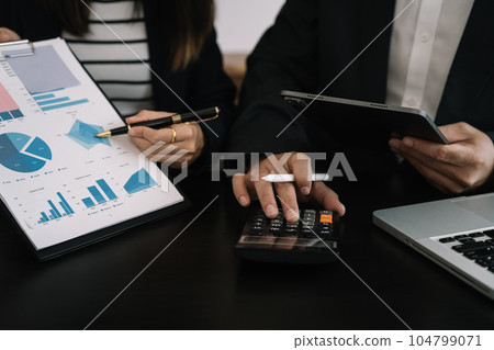 Co working team meeting concept 104799071