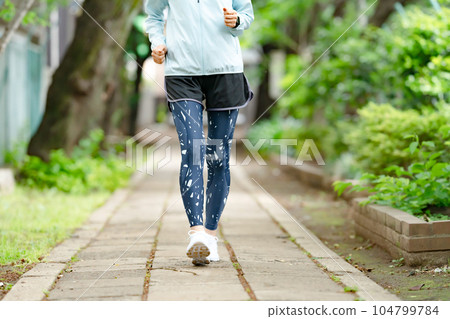 行走足膝關節 104799784