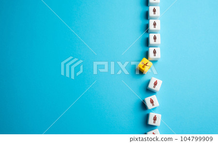 Reduce the number of employees, reduce the staff. Cut costs, business optimization. Protecting your rights as a laid-off employee. Social protection and security, guarantees. 104799909