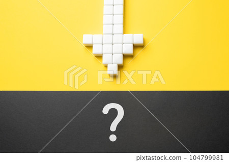 The arrow points to a question mark. Approaching the unknown. Question formation. Reasoning and thinking. Education and data analysis. Priority issue. A clue. Study and introspection. 104799981