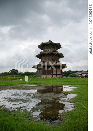 倒映在水面上的萬里知城 104800488