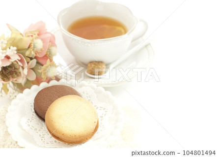 喝檸檬茶和餅乾的下午茶時間 104801494