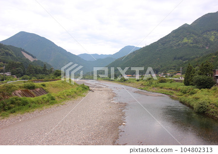 山景和河景 104802313