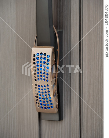 入口處在門上設置驅蟲劑 入口處在門上設置驅蟲劑 104804370