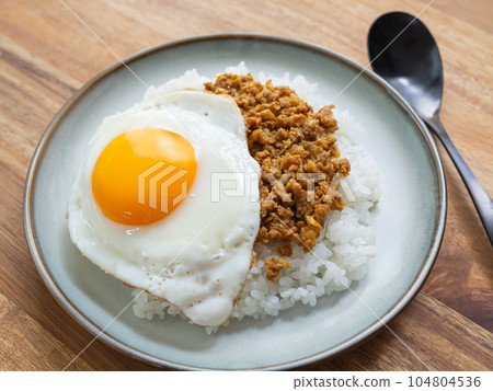 Keema 咖哩飯配煎蛋 104804536