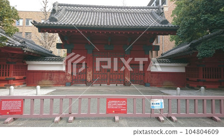 University of Tokyo Akamon 104804609