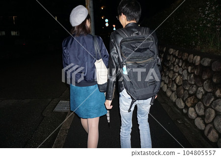 夫婦後視圖 夫婦後視圖 104805557