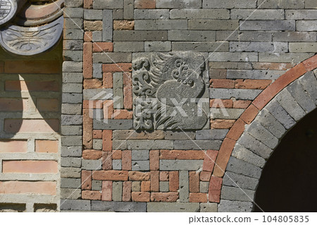 Korean traditional house, old palace, stone wall 104805835