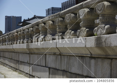Korean traditional house, old palace, stone wall 104805856