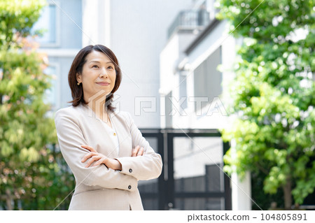 商業銷售 女性 房地產 104805891