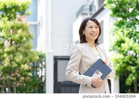 Business Sales Female Real Estate Business Sales Female Real Estate 104805894