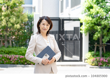 Business Sales Female Real Estate Business Sales Female Real Estate 104805900