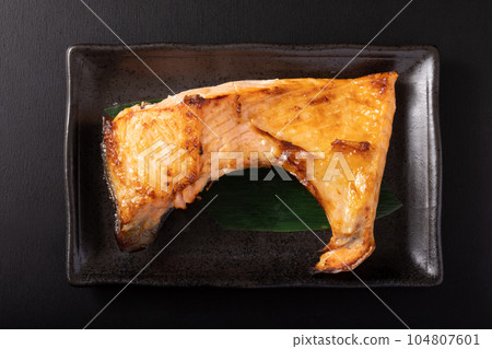 烤銀鮭魚配咸米曲 104807601