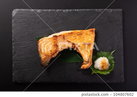 烤銀鮭魚配咸米曲 104807602