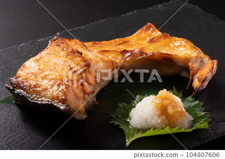 Grilled coho salmon with salted rice malt 104807606