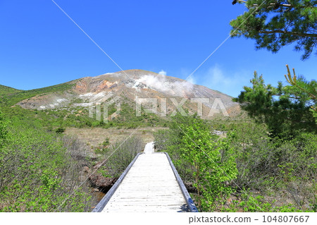 從淨土平沼澤看到的四峽山 / 福島縣福島市 從淨土平沼澤看到的四峽山 / 福島縣福島市 104807667
