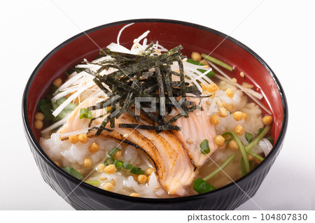 鱒魚鮭魚茶泡飯 鱒魚鮭魚茶泡飯 104807830