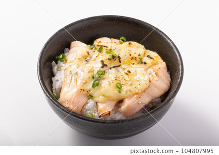 烤三文魚芝士烤蓋飯 104807995