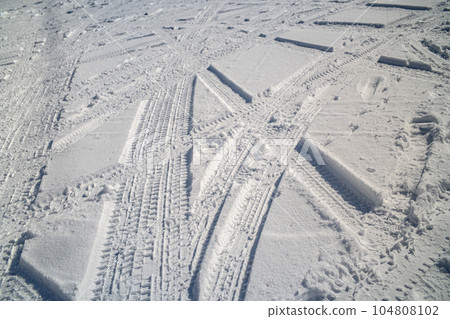 Snow rut Snow rut 104808102