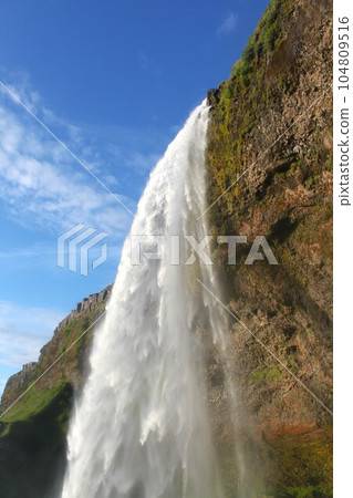 Iceland waterfall Seljalandsfoss 104809516