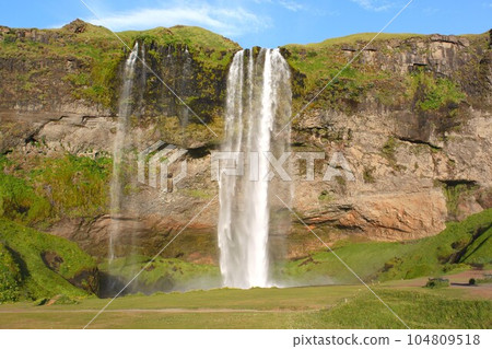 Iceland waterfall Seljalandsfoss 104809518