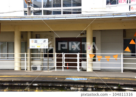 Rainy Hisatsu Orange Railway, train window scenery from Satsuma Okawa Station to Izumi Station (2022) 104811316