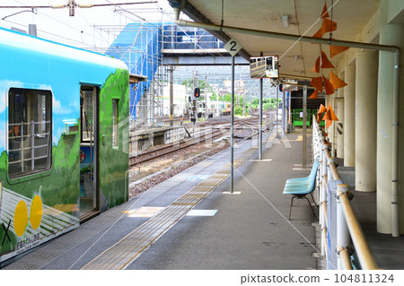 Rainy Hisatsu Orange Railway, train window scenery from Satsuma Okawa Station to Izumi Station (2022) 104811324