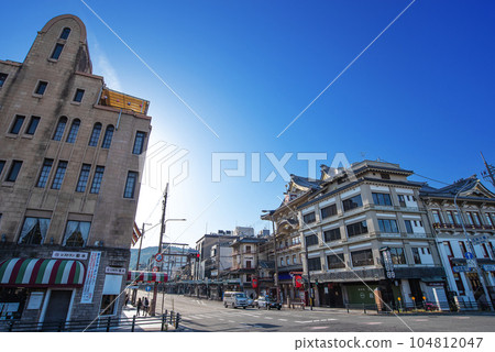 Kawabata Shijo intersection in front of Gion Shijo station 104812047