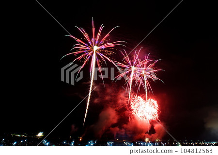 大曲花火大會 2022 雨或晴花火大會 第 94 屆全國花火大會 8 月 27 日 秋田縣大仙市 大曲花火大會 2022 雨或晴花火大會 第 94 屆全國花火大會 8 月 27 日 秋田縣大仙市 104812563